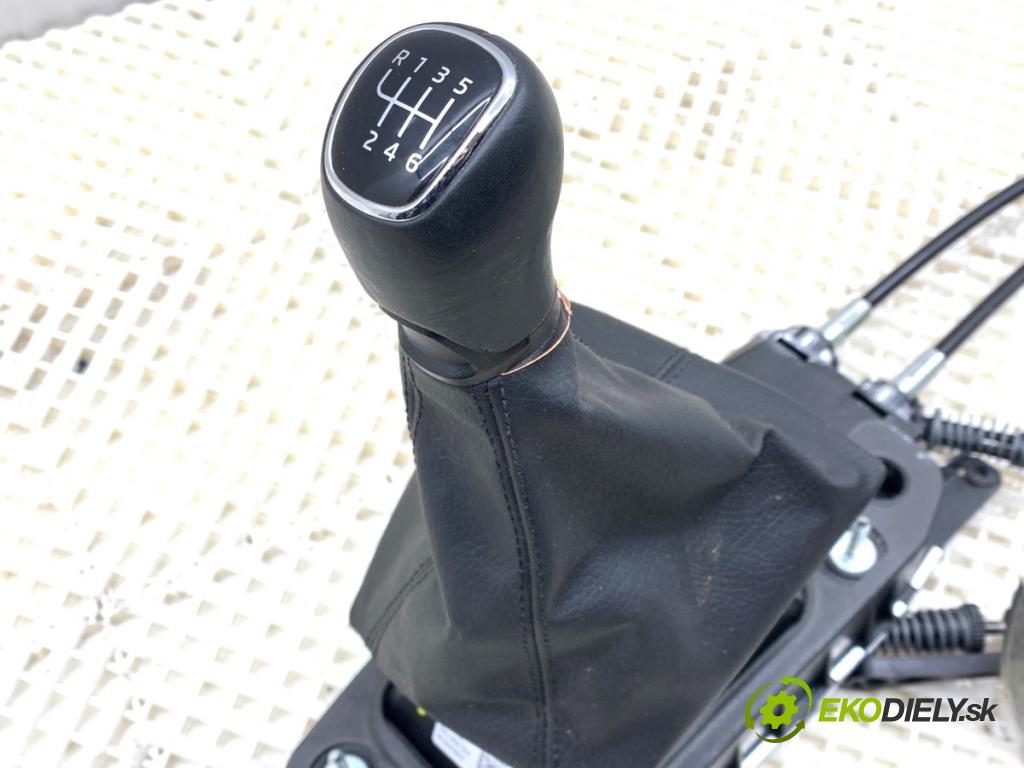 SKODA KAMIQ SUV 2024 85 kW 1.0 TSI 999 Kulisa 5R3711049L (Rýchlostná páka (kulisa))