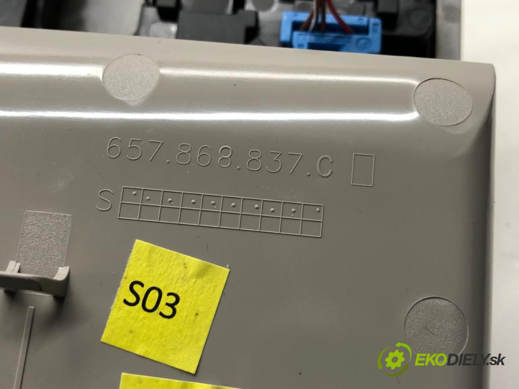 SKODA KAMIQ SUV 2024 85 kW 1.0 TSI 999 světlo stropní 657868837C