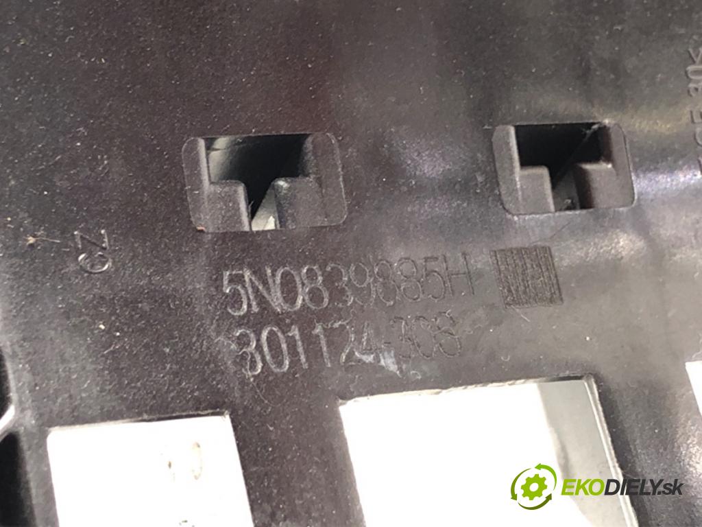 SKODA KAMIQ SUV 2024 85 kW 1.0 TSI 999 Kľučka vonkajšia ľavy zad