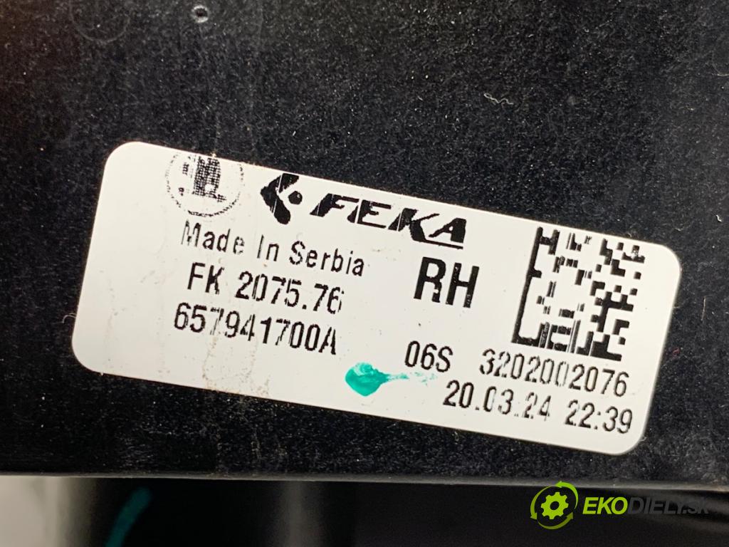 SKODA KAMIQ SUV 2024 85 kW 1.0 TSI 999 Hmlové svetlo, hmlovka pravy predný 657941700A