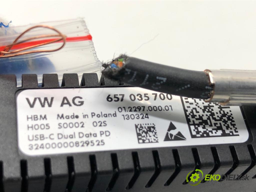 SKODA KAMIQ SUV 2024 85 kW 1.0 TSI 999 HNÍZDO: USB 657035700