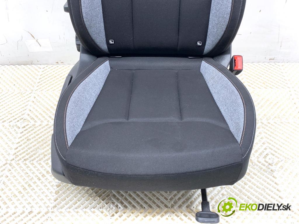 SKODA KAMIQ SUV 2024 85 kW 1.0 TSI 999 Sedadlo pravy predný