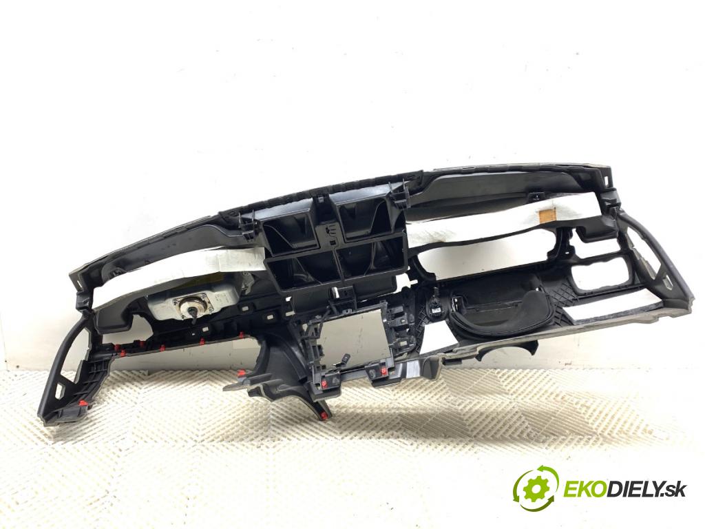BMW F32 coupe 2014 135 kW 420 d xDrive 1995 Palubná doska VANKÚŠ: spolujazdca 9218490