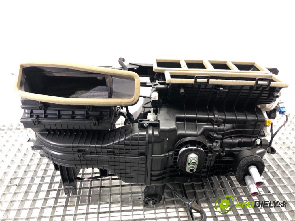 HYUNDAI ELANTRA VII sedan 2023 90 kW 1.6 1598 topné těleso radiátor topení  (Radiátor topení)