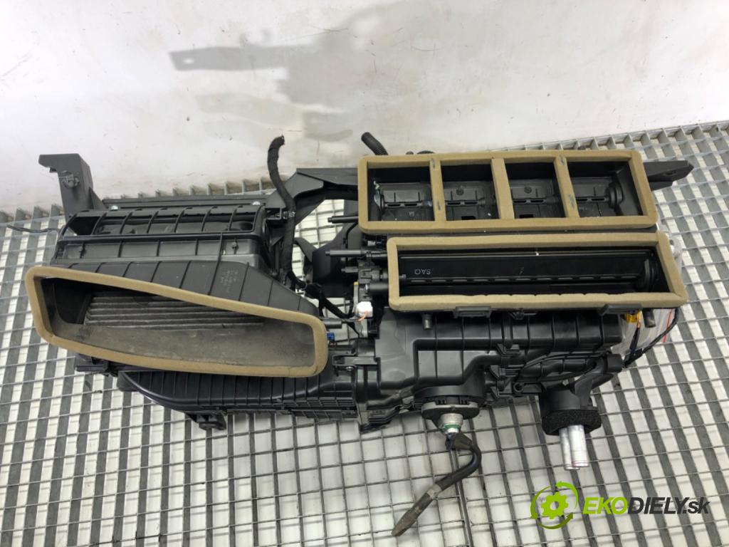 HYUNDAI ELANTRA VII sedan 2023 90 kW 1.6 1598 topné těleso radiátor topení  (Radiátor topení)