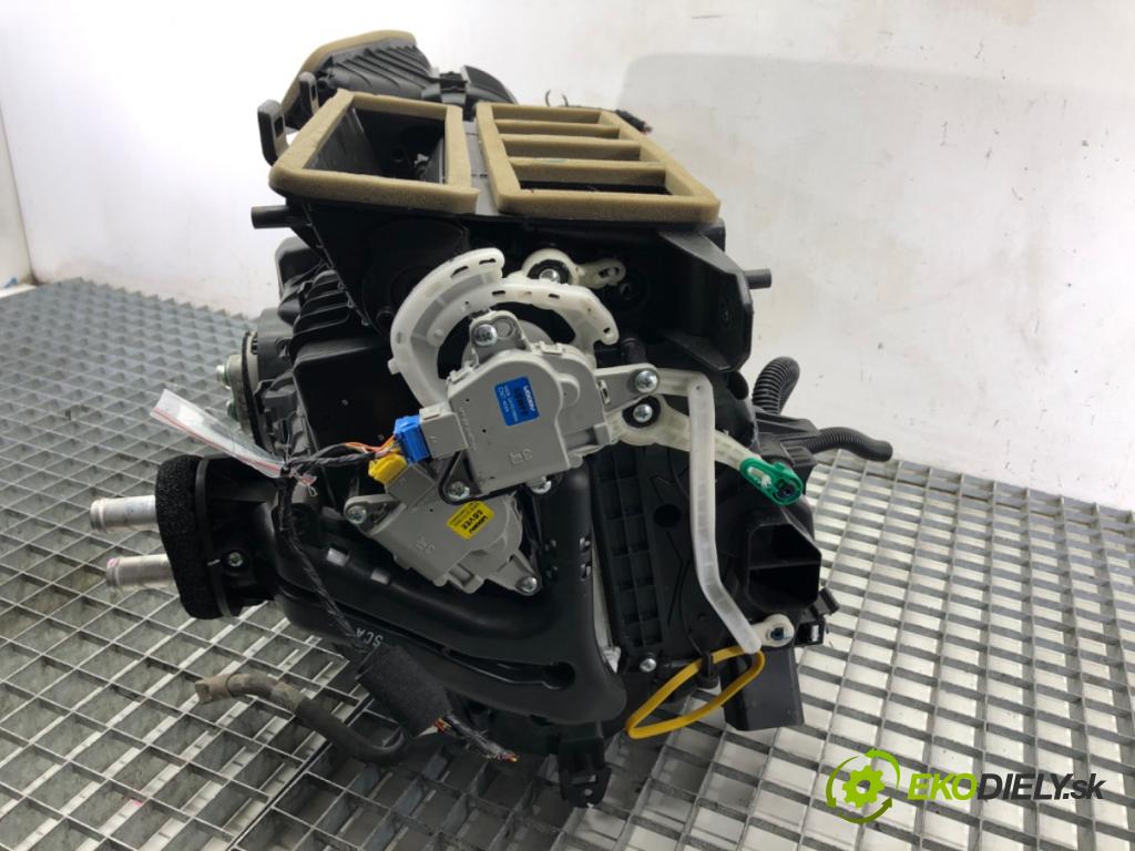 HYUNDAI ELANTRA VII sedan 2023 90 kW 1.6 1598 topné těleso radiátor topení  (Radiátor topení)