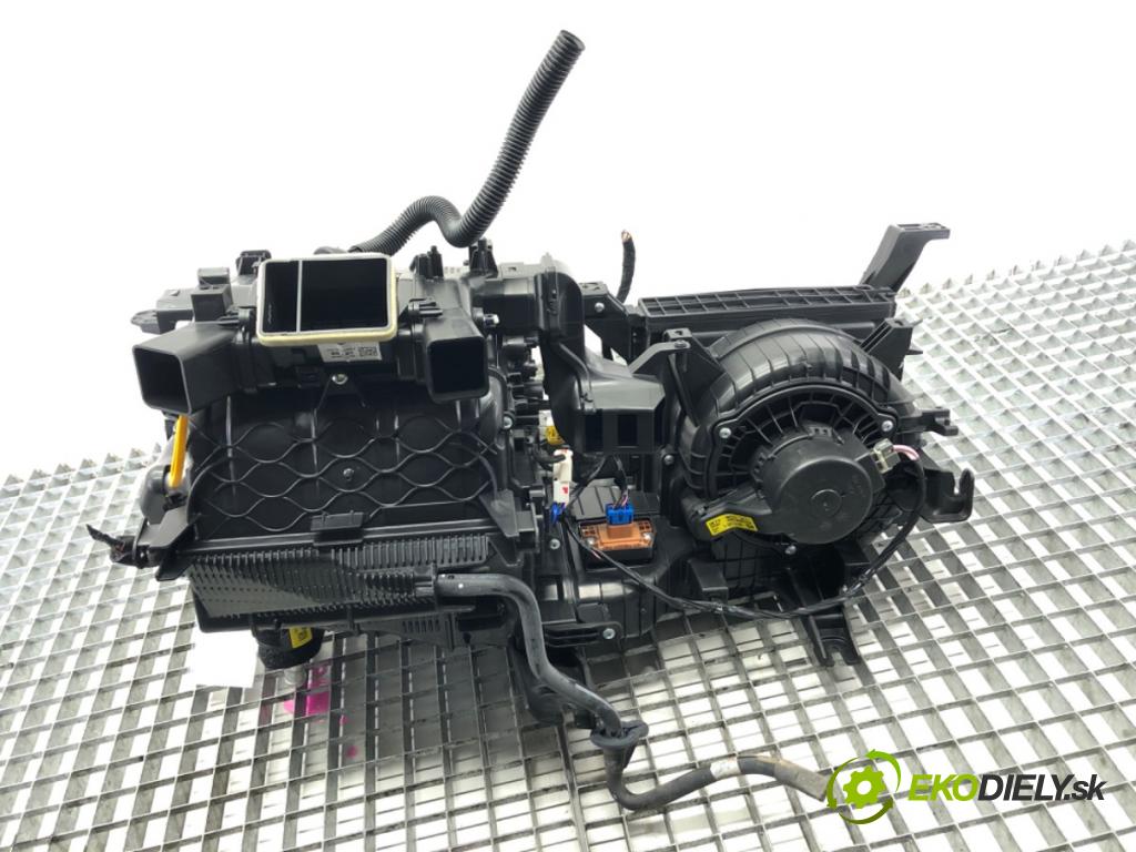 HYUNDAI ELANTRA VII sedan 2023 90 kW 1.6 1598 topné těleso radiátor topení  (Radiátor topení)