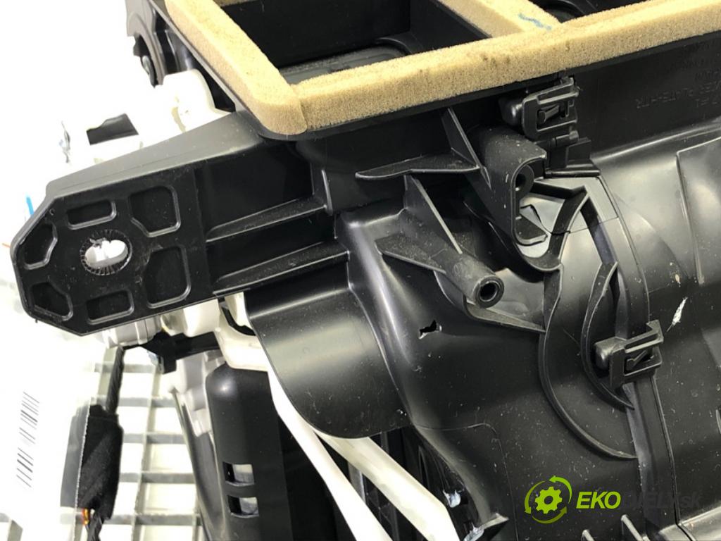 HYUNDAI ELANTRA VII sedan 2023 90 kW 1.6 1598 topné těleso radiátor topení  (Radiátor topení)