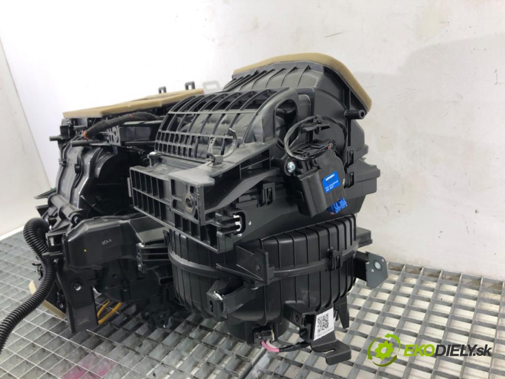 HYUNDAI ELANTRA VII sedan 2023 90 kW 1.6 1598 topné těleso radiátor topení  (Radiátor topení)