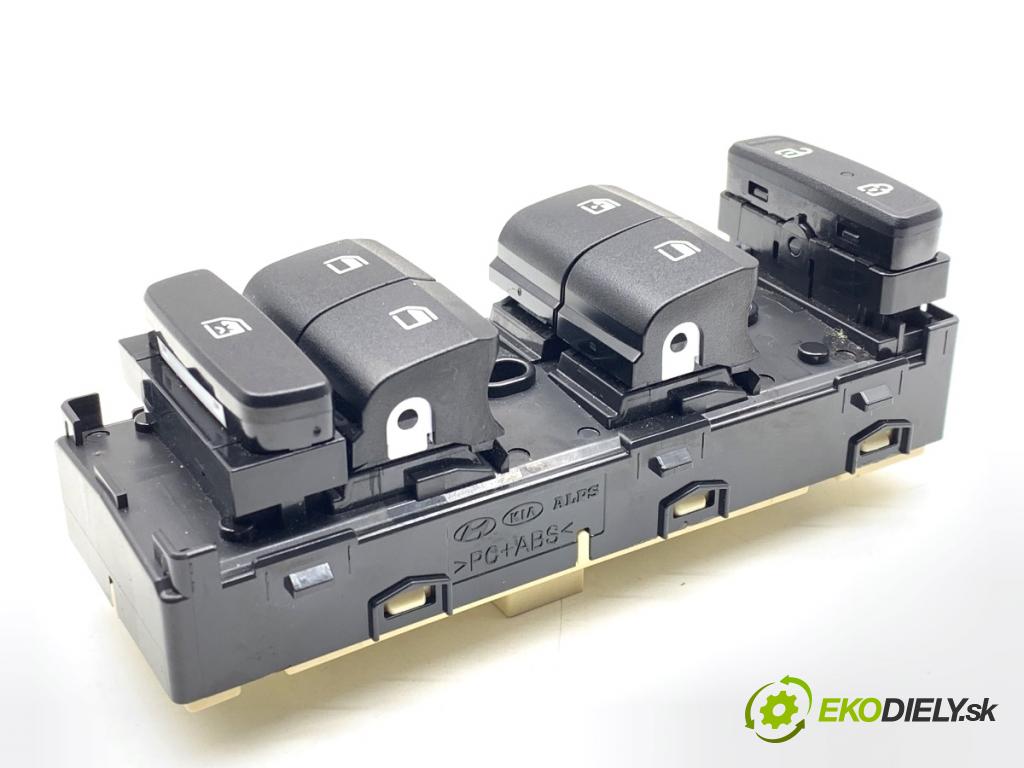 HYUNDAI ELANTRA VII sedan 2023 90 kW 1.6 1598 Prepínač okien 93571-AA200 (Prepínacie páčky pod volantom)