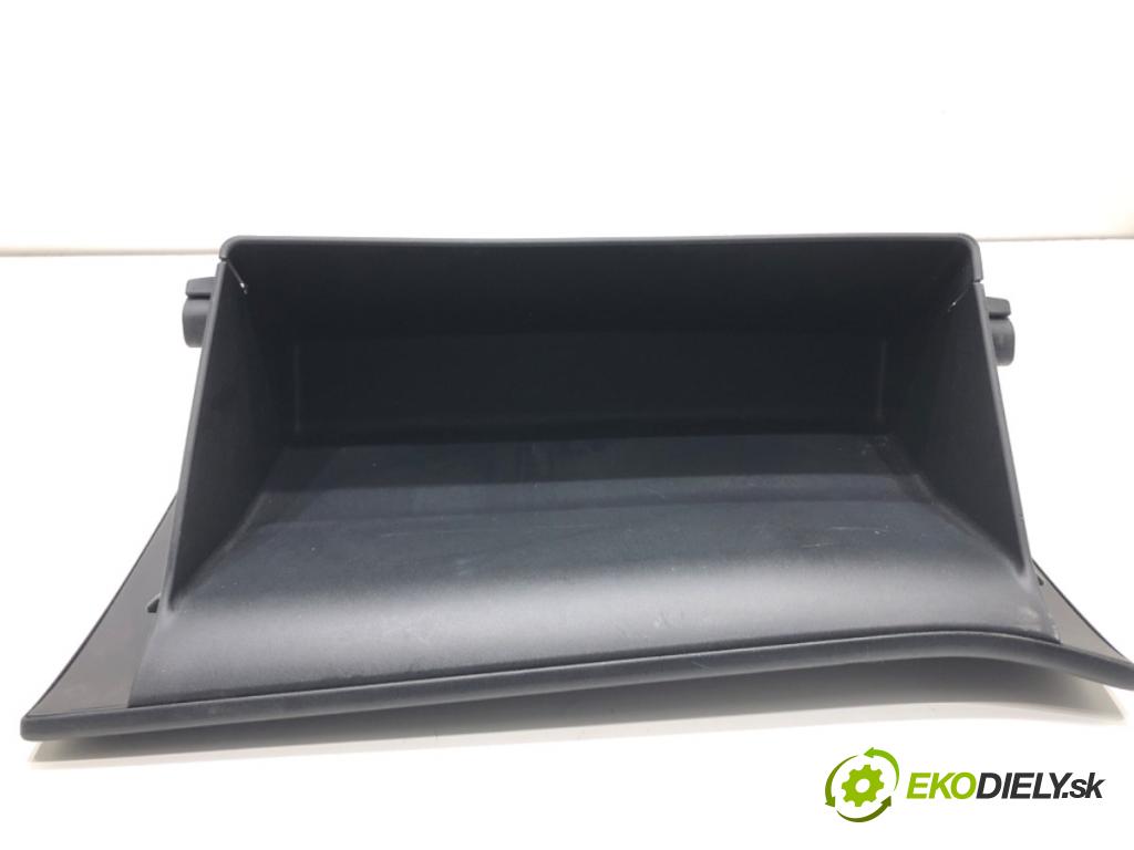 HYUNDAI ELANTRA VII sedan 2023 90 kW 1.6 1598 Priehradka, kastlík spolujazdca  (Priehradka (kastlík))