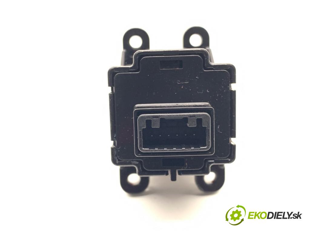 HYUNDAI ELANTRA VII sedan 2023 90 kW 1.6 1598 Spínač svetiel výstražných (núdzových) 93790-AA000 (Prepínacie páčky pod volantom)