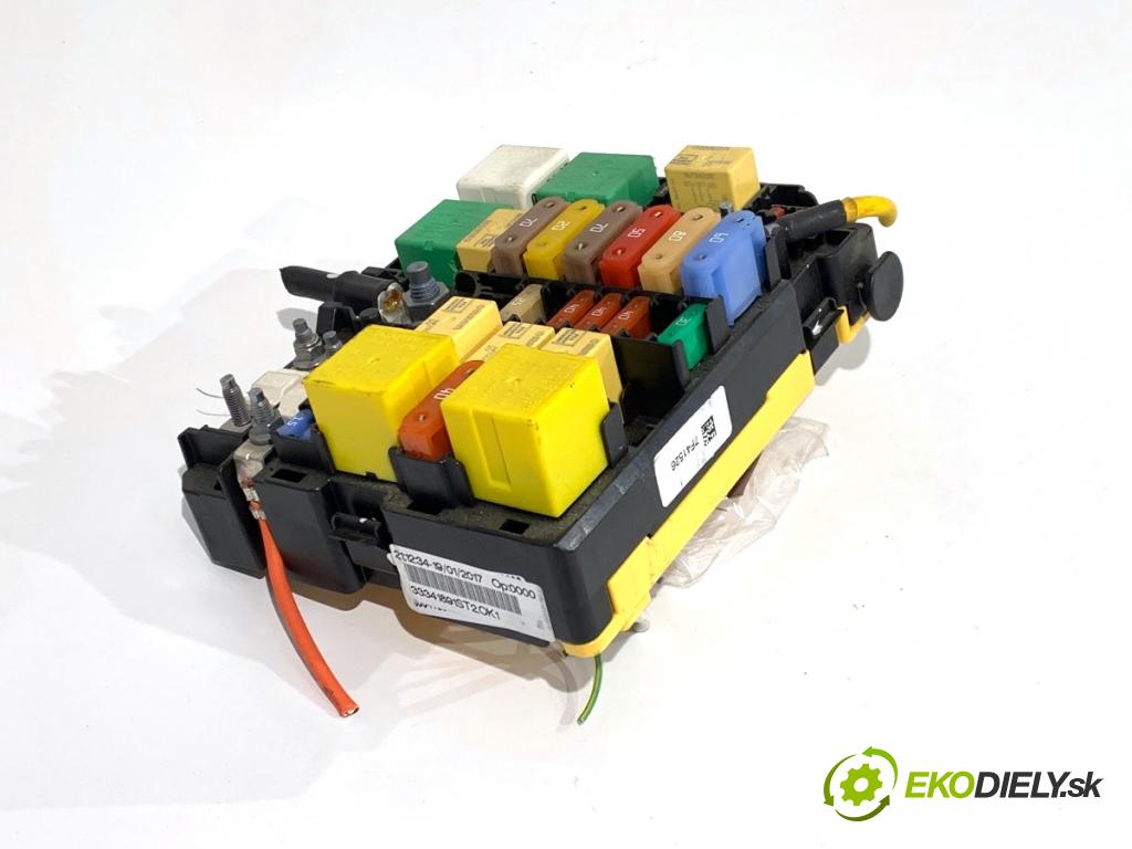 CITROEN C4 PICASSO II nadwozie wielkoprzestrzenne (MPV) 2017 88 kW 1.6 BlueHDi 120 1560 skříňka poistková  (Pojistková skříňka)