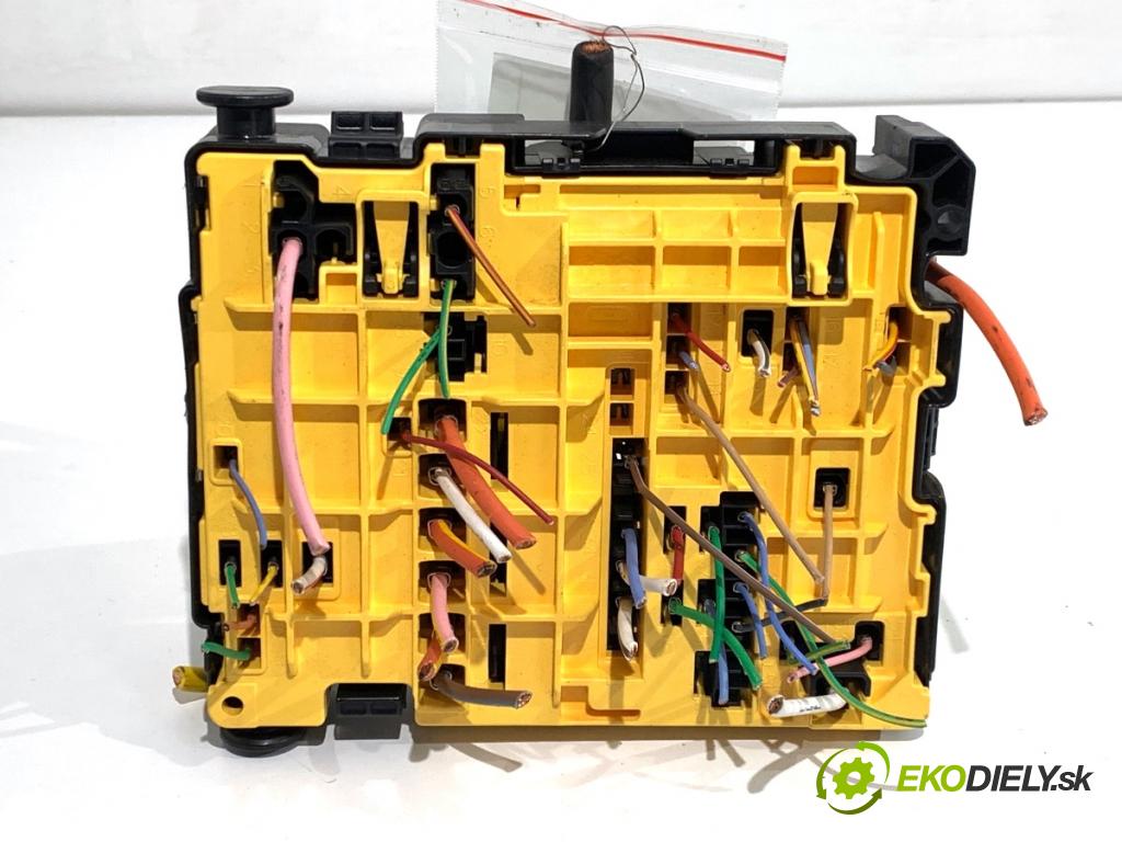 CITROEN C4 PICASSO II nadwozie wielkoprzestrzenne (MPV) 2017 88 kW 1.6 BlueHDi 120 1560 skříňka poistková  (Pojistková skříňka)