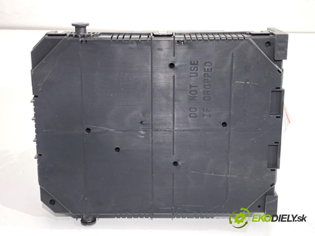 CITROEN C4 PICASSO II nadwozie wielkoprzestrzenne (MPV) 2017 88 kW 1.6 BlueHDi 120 1560 modul BSI 9819851380 (Pojistková skříňka)