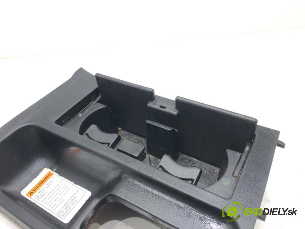 SUZUKI GRAND VITARA II samochód terenowy zamknięty 2006 95 kW 1.9 DDiS Napęd na wszystkie koła (JT419, TD44, JB419WD,... 1870 Držiak na nápoje  (Držiak (úchyt) na nápoje)