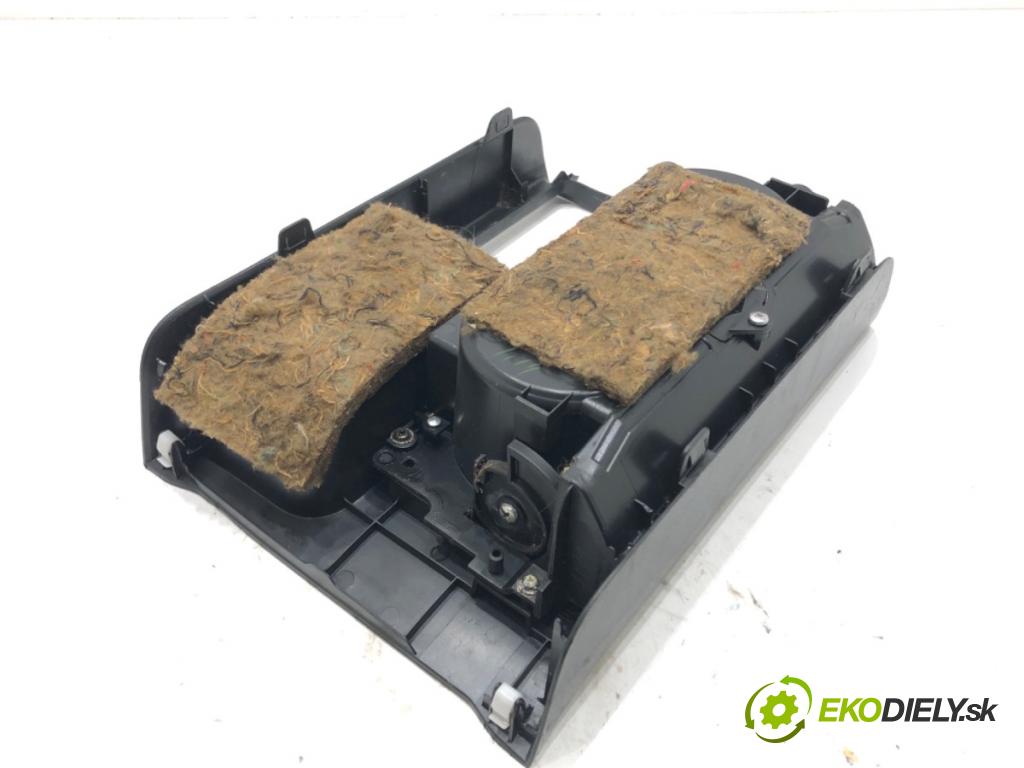 SUZUKI GRAND VITARA II samochód terenowy zamknięty 2006 95 kW 1.9 DDiS Napęd na wszystkie koła (JT419, TD44, JB419WD,... 1870 Držiak na nápoje  (Držiak (úchyt) na nápoje)