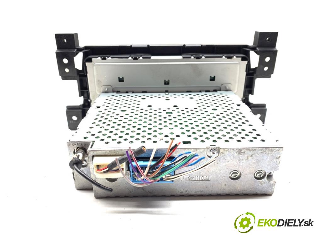 SUZUKI GRAND VITARA II samochód terenowy zamknięty 2006 95 kW 1.9 DDiS Napęd na wszystkie koła (JT419, TD44, JB419WD,... 1870 RADIO  (Audio zariadenie)