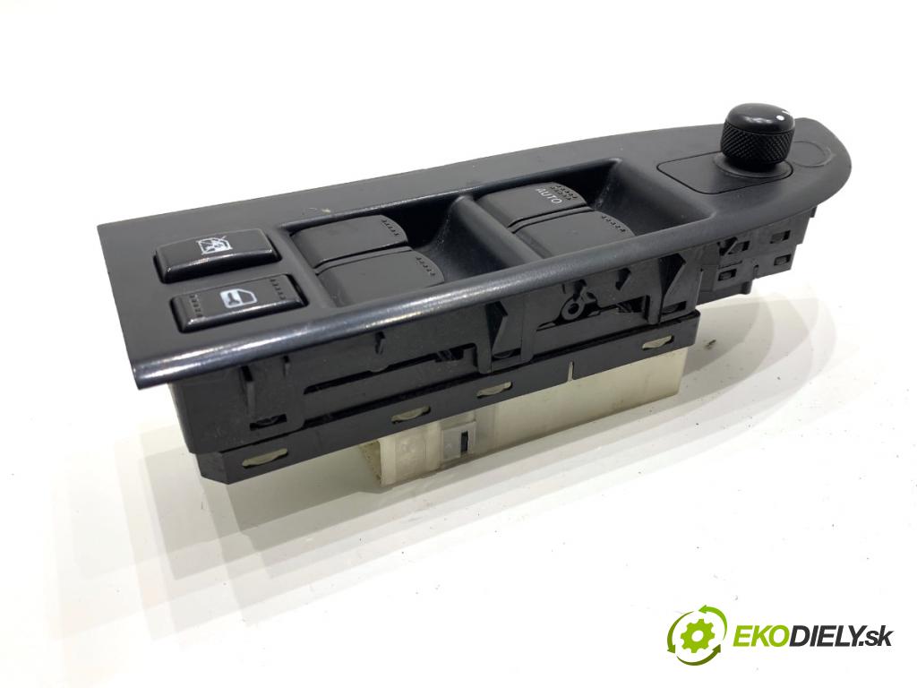 SUZUKI GRAND VITARA II samochód terenowy zamknięty 2006 95 kW 1.9 DDiS Napęd na wszystkie koła (JT419, TD44, JB419WD,... 1870 Prepínač okien  (Prepínacie páčky pod volantom)