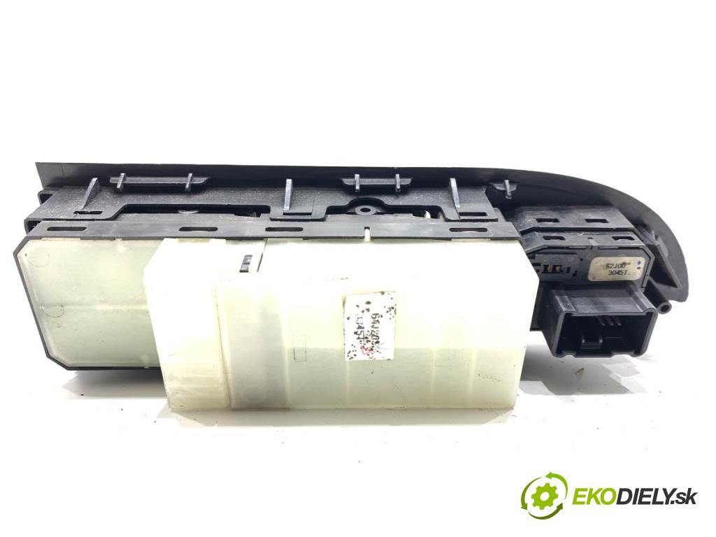 SUZUKI GRAND VITARA II samochód terenowy zamknięty 2006 95 kW 1.9 DDiS Napęd na wszystkie koła (JT419, TD44, JB419WD,... 1870 Prepínač okien  (Prepínacie páčky pod volantom)