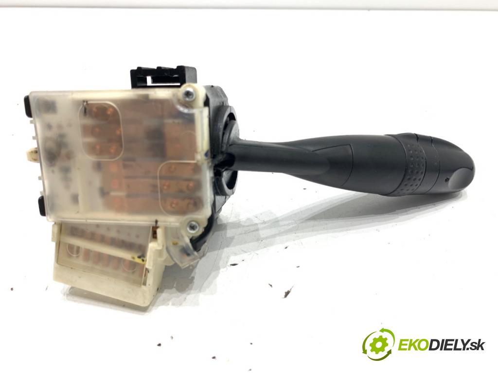 SUZUKI GRAND VITARA II samochód terenowy zamknięty 2006 95 kW 1.9 DDiS Napęd na wszystkie koła (JT419, TD44, JB419WD,... 1870 Prepínač smeroviek  (Prepínacie páčky pod volantom)