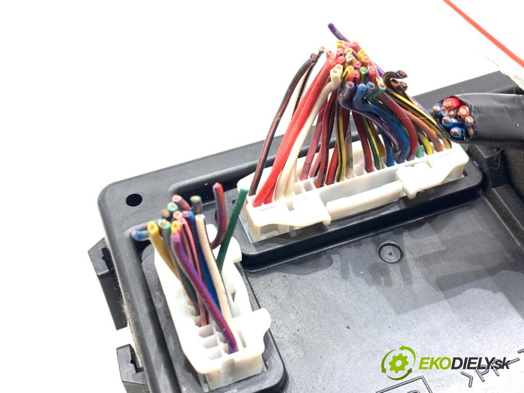 SUZUKI GRAND VITARA II samochód terenowy zamknięty 2006 95 kW 1.9 DDiS Napęd na wszystkie koła (JT419, TD44, JB419WD,... 1870 Modul komfortu 36770-64JB0 (Modul komfortu)