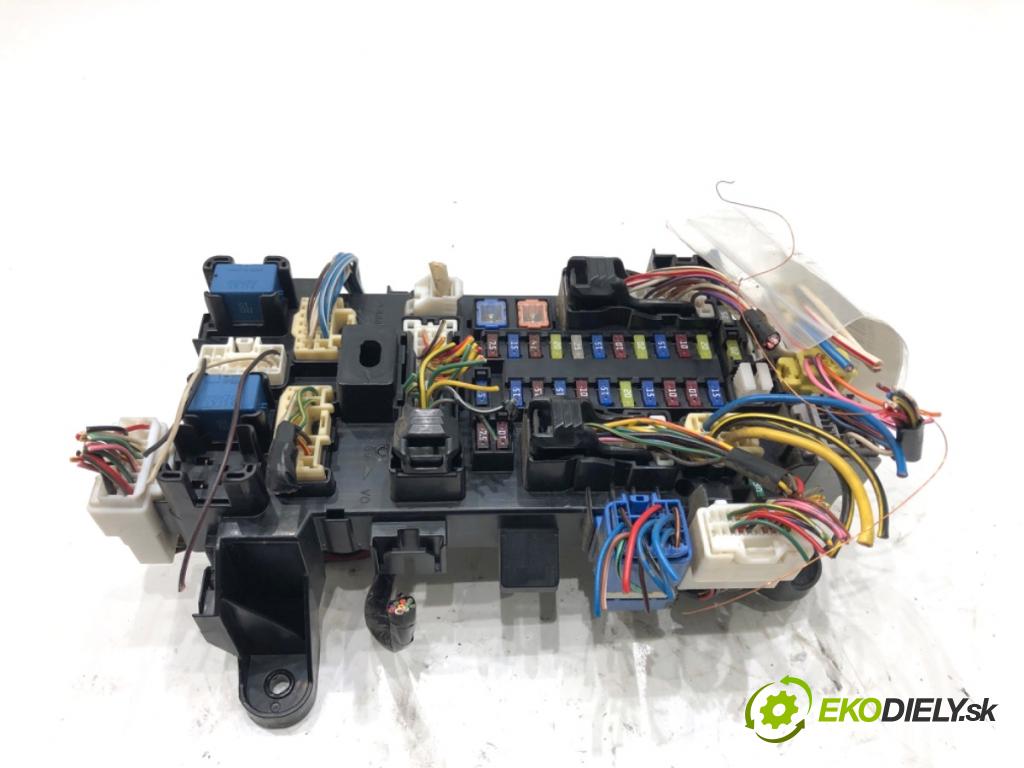 SUZUKI GRAND VITARA II samochód terenowy zamknięty 2006 95 kW 1.9 DDiS Napęd na wszystkie koła (JT419, TD44, JB419WD,... 1870 Modul BSI  (Poistková skrinka)