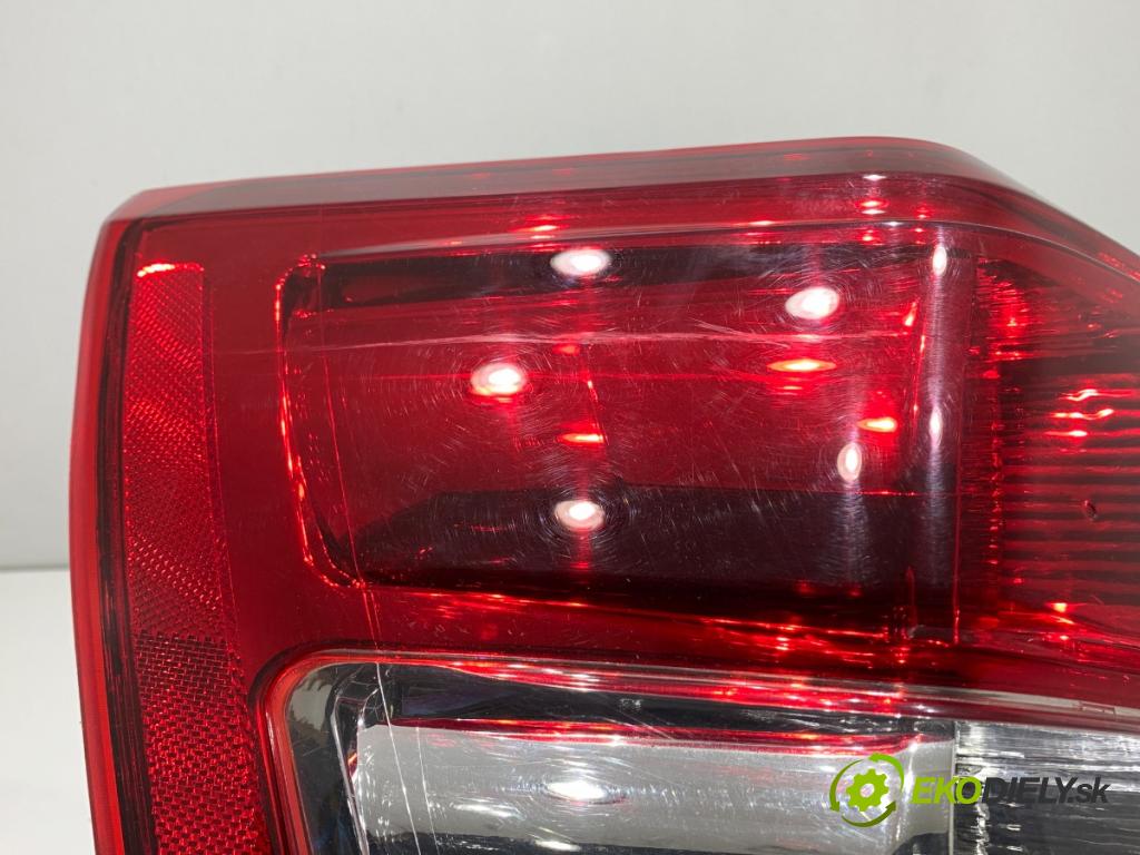 SUZUKI GRAND VITARA II samochód terenowy zamknięty 2006 95 kW 1.9 DDiS Napęd na wszystkie koła (JT419, TD44, JB419WD,... 1870 Svetlo ľavy zad