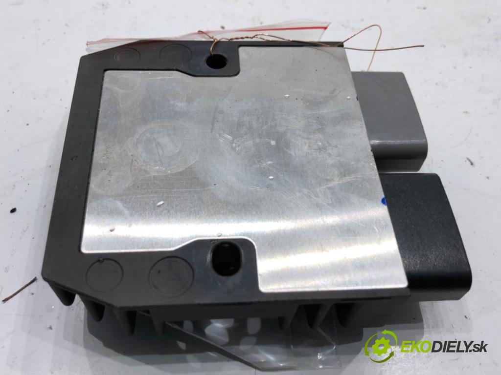 HONDA CB650RA  2024 34 kW 650 CM3 34kW 46KM (2014 - 650 Regulátor NAPĚTÍ: FH027AA