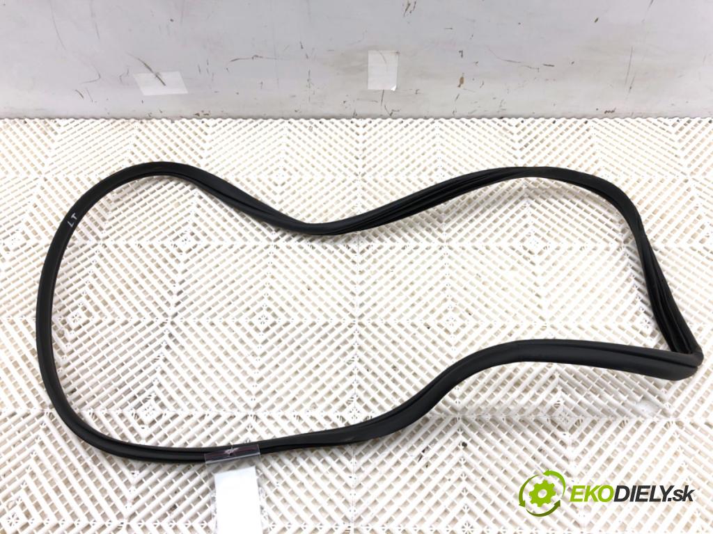 HYUNDAI ELANTRA VII sedan 2023 90 kW 1.6 1598 těsnění dveře zadní část levá strana  (Karoserie ostatní)