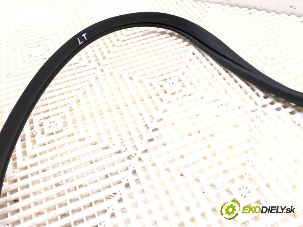 HYUNDAI ELANTRA VII sedan 2023 90 kW 1.6 1598 těsnění dveře zadní část levá strana  (Karoserie ostatní)