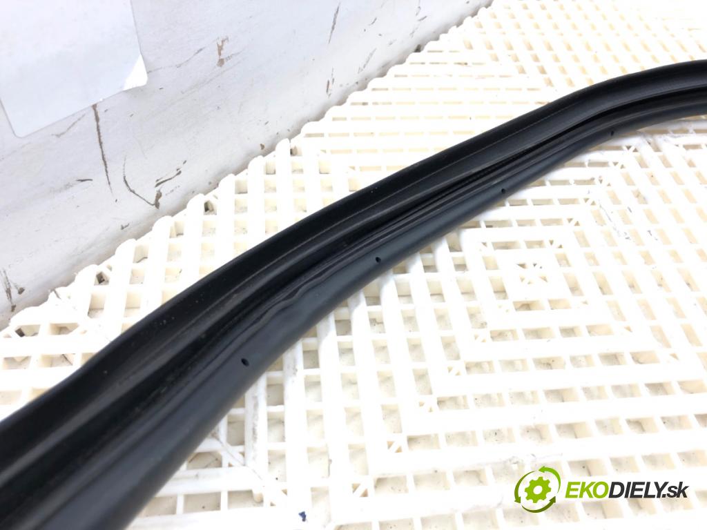 HYUNDAI ELANTRA VII sedan 2023 90 kW 1.6 1598 těsnění dveře zadní část pravá  (Karoserie ostatní)