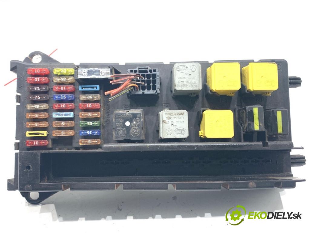 VW CARFTER 30 35 Autobus 2010 120 kW 2.5 TDI 2461 skříňka poistková 9065450001 (Pojistková skříňka)