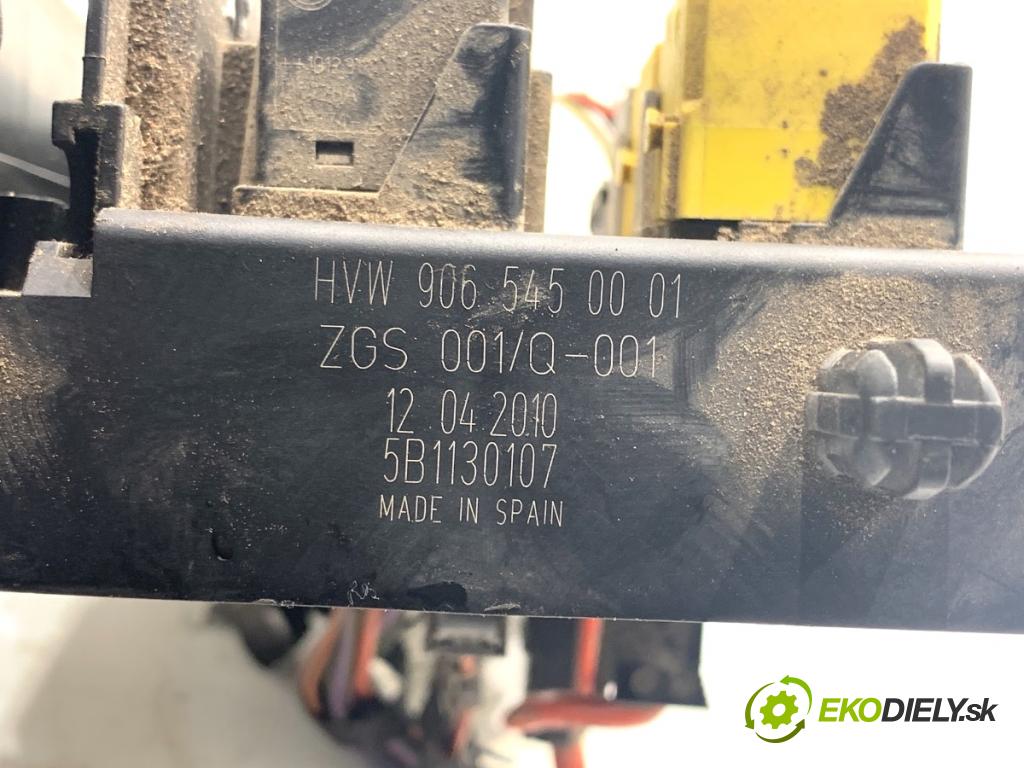 VW CARFTER 30 35 Autobus 2010 120 kW 2.5 TDI 2461 skříňka poistková 9065450001 (Pojistková skříňka)