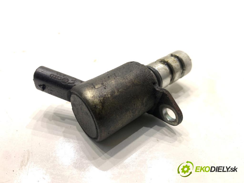 AUDI A8 D4 sedan 2011 258 kW 4.2 TDI quattro 4134 Snímač tlaku oleja 06E115243G (Snímač tlaku oleja)