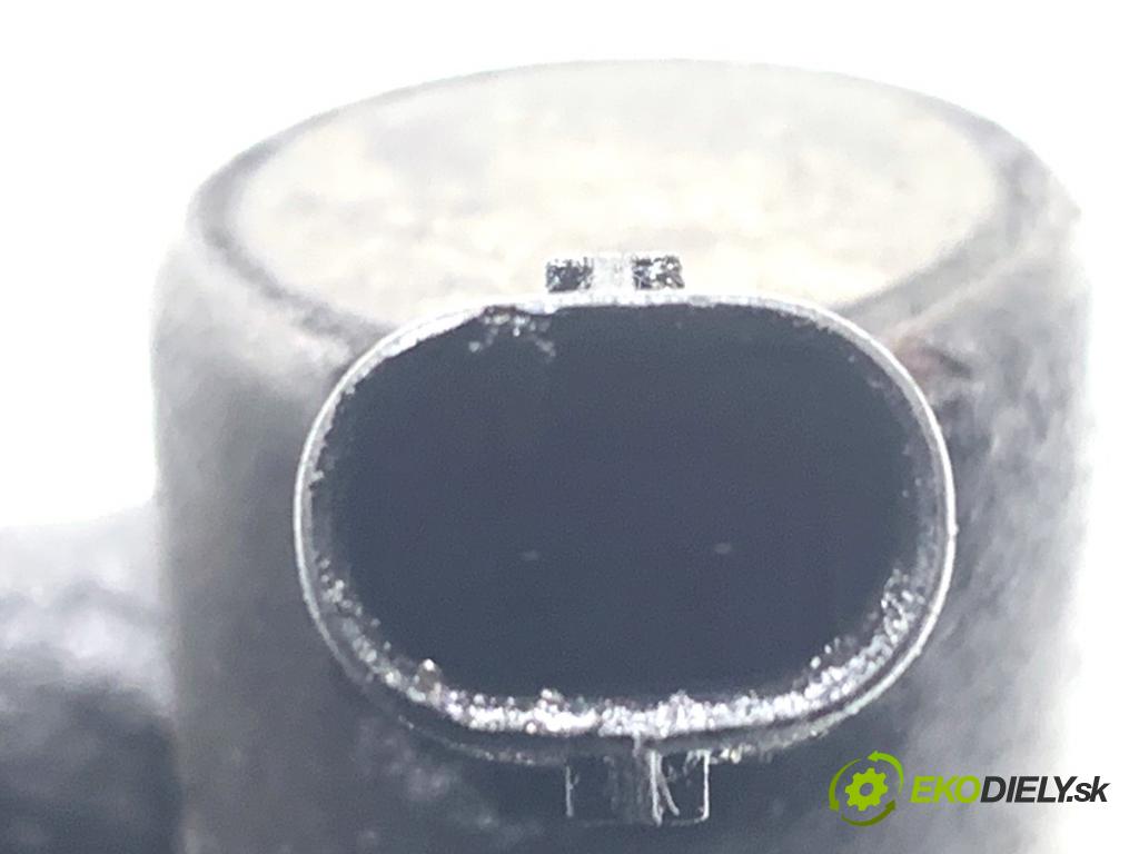 AUDI A8 D4 sedan 2011 258 kW 4.2 TDI quattro 4134 Snímač tlaku oleja 06E115243G (Snímač tlaku oleja)