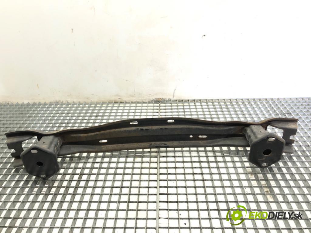 BMW F32 coupe 2014 135 kW 420 d xDrive 1995 výztuha nárazníka zadní část  (Zadní výztuha)