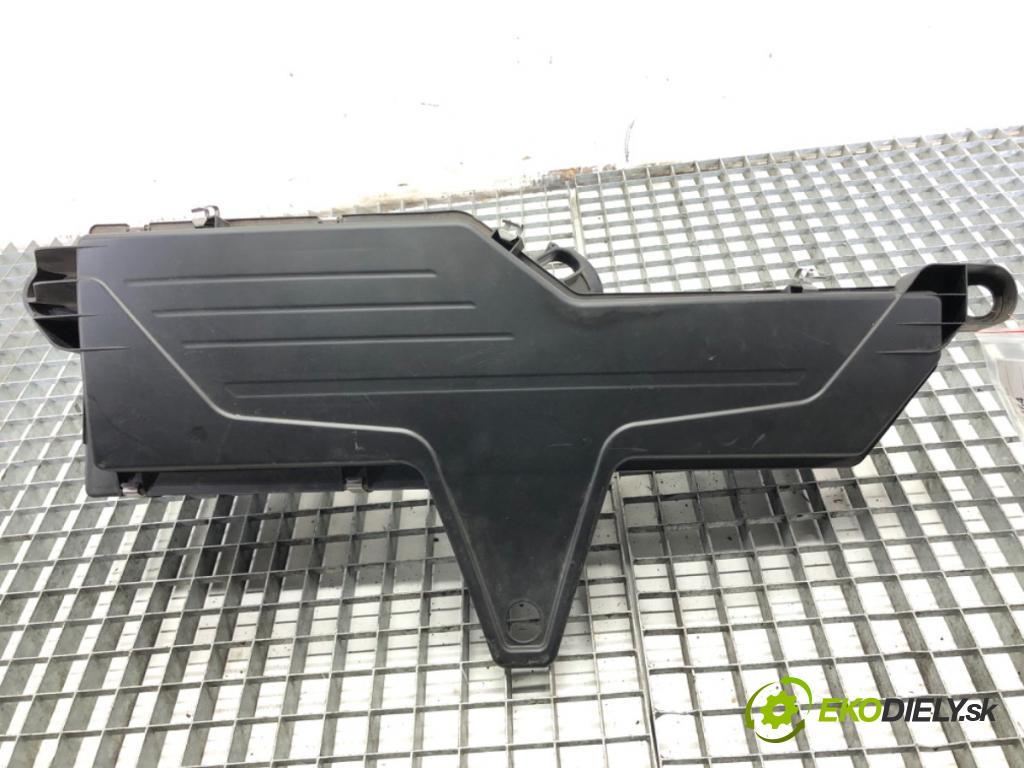 BMW F32 coupe 2014 135 kW 420 d xDrive 1995 Obal filtra vzduchu 70518554 (Obal vzduchového filtra)