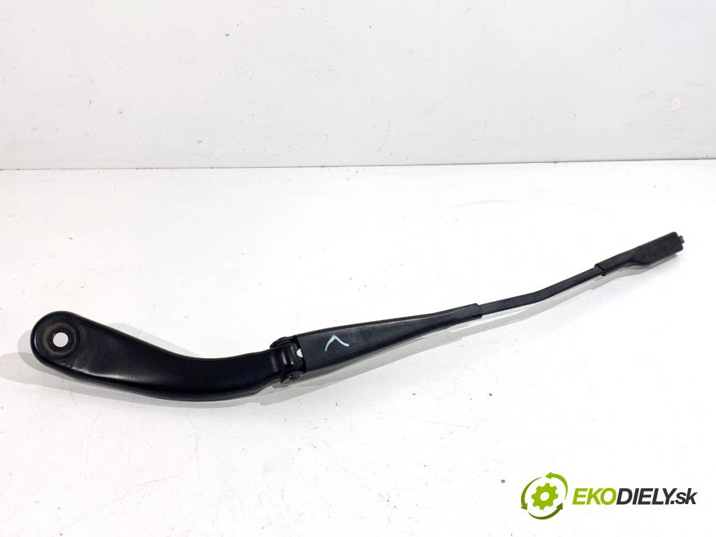 BMW F32 coupe 2014 135 kW 420 d xDrive 1995 Rameno stierače ľavy predný 7297553