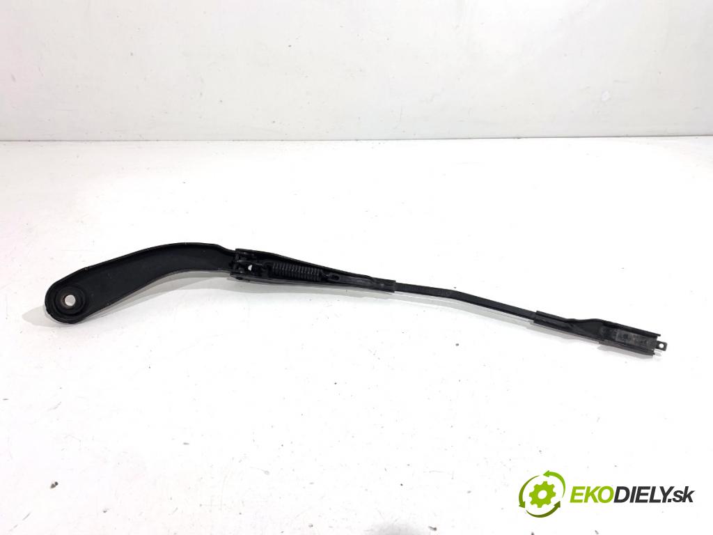 BMW F32 coupe 2014 135 kW 420 d xDrive 1995 Rameno stierače ľavy predný 7297553