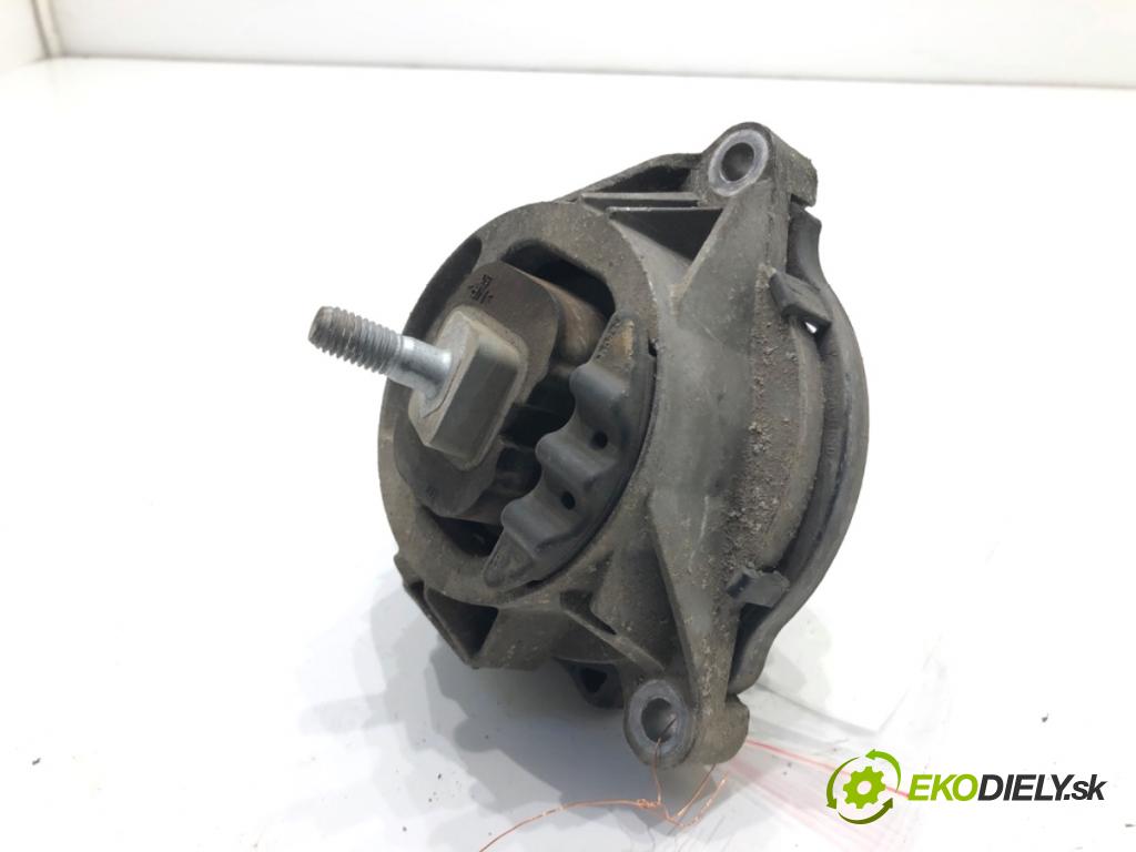 BMW F32 coupe 2014 135 kW 420 d xDrive 1995 AirBag Motor pravy 6856406