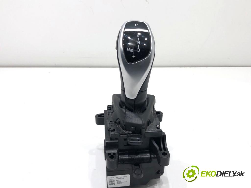 BMW F32 coupe 2014 135 kW 420 d xDrive 1995 Kulisa 9296898 (Rýchlostná páka (kulisa))