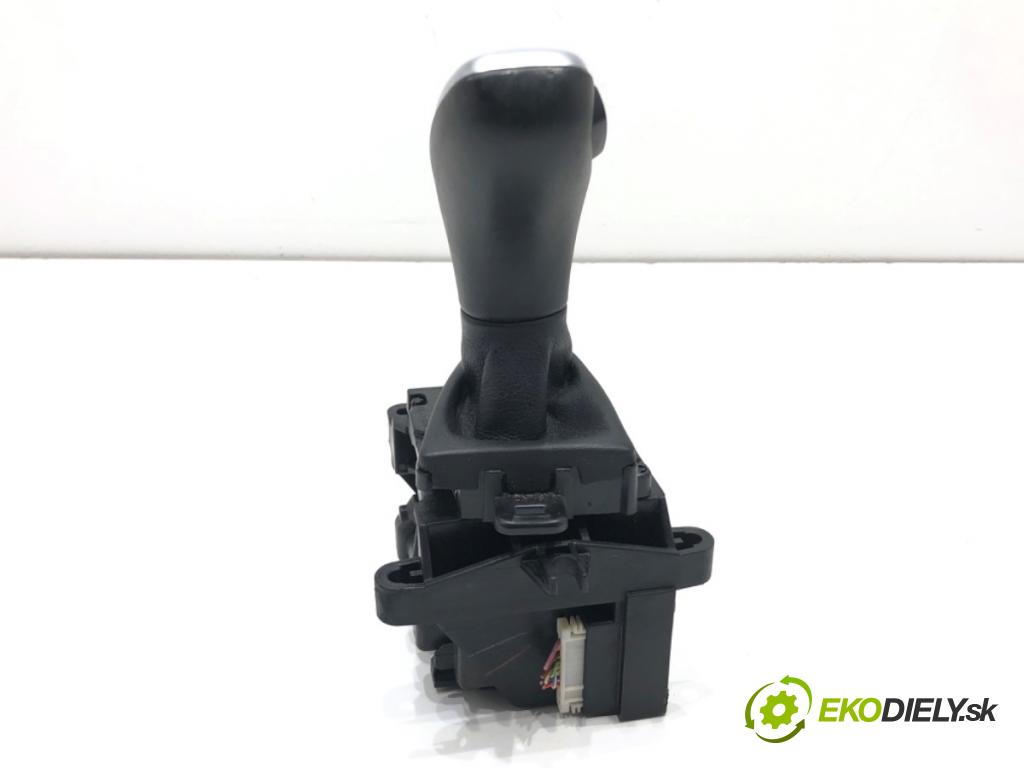 BMW F32 coupe 2014 135 kW 420 d xDrive 1995 Kulisa 9296898 (Rýchlostná páka (kulisa))