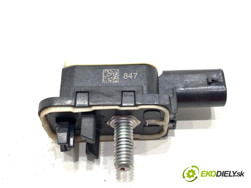 BMW F32 coupe 2014 135 kW 420 d xDrive 1995 Snímač nárazu 9217711 (Snímač nárazu)