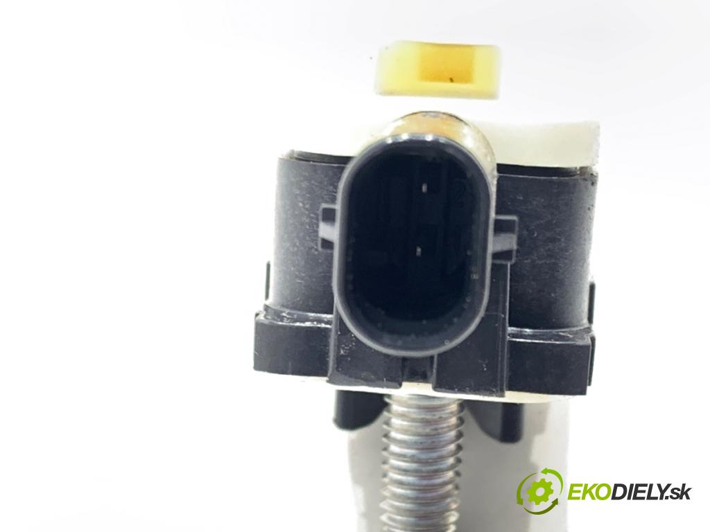 BMW F32 coupe 2014 135 kW 420 d xDrive 1995 Snímač nárazu 9217711 (Snímač nárazu)