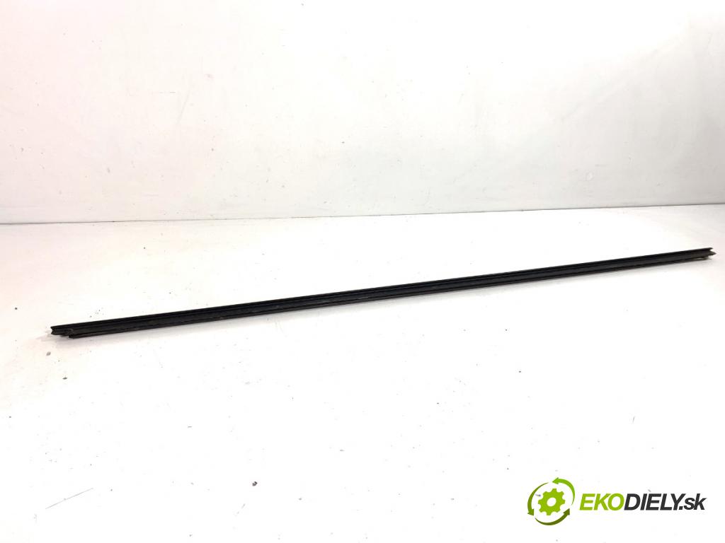 BMW F32 coupe 2014 135 kW 420 d xDrive 1995 Lišta Sbírání: predný pravy 7279773