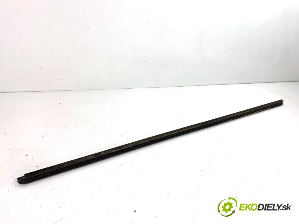 BMW F32 coupe 2014 135 kW 420 d xDrive 1995 Lišta Sbírání: predný pravy 7279773