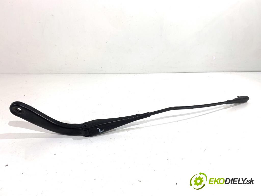 BMW F32 coupe 2014 135 kW 420 d xDrive 1995 Rameno stierače pravy predný 