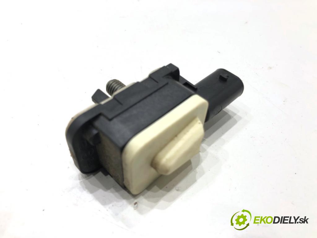 BMW F32 coupe 2014 135 kW 420 d xDrive 1995 Snímač nárazu 9217711 (Snímač nárazu)