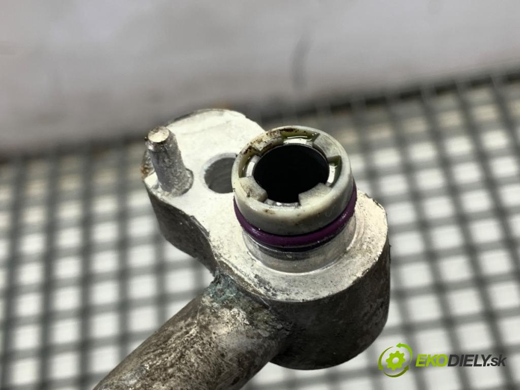 BMW F32 coupe 2014 135 kW 420 d xDrive 1995 rúrka klimatizácie 9212082 (Rúrka klimatizácie)